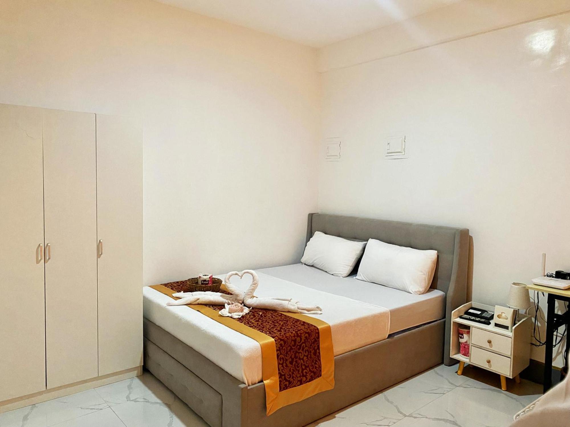 Legends Hotel & Restaurant - Lemery And Taal Экстерьер фото